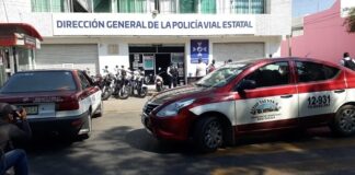 Taxistas de Ayutla bloquean de forma momentánea Av. Ferrocarril