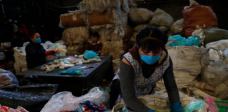 Coronaviurs en México: fábrica de bolsas de basura ahora produce sacos para muertos
