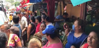 Se registra riña entre policía y comerciantes en Salina Cruz