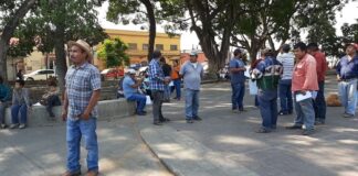 Se aglutinan comerciantes para pedir dinero a Murat