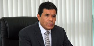 Dan vida artificial a Eduardo Bautista; aplazan elección a Rector de la UABJO