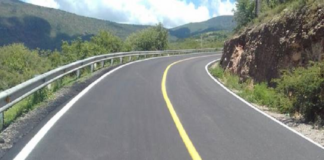 Acuerdan municipios de la mixteca cerrar paso al trasporte público y privado