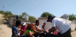Oaxaca: dan 2 toneladas de pescados a familias en crisis por Covid-19