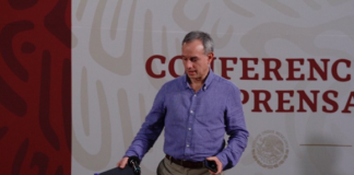 Intereses políticos y de farmacéuticas, en ataques a sector salud