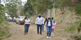 Donan trabajadores del Ayuntamiento de Oaxaca ayuda alimentaria