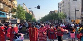 Artesanos indígenas bloquean avenidas del centro, piden apoyos