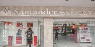 Denuncian a Santander; cajeros automáticos se “tragan las tarjetas”