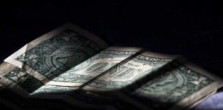 Continúa el peso con ganancia de 26 centavos frente al dólar