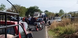 Ganaderos bloquean carretera a Zegache