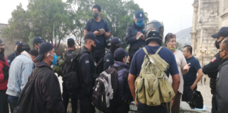 Policías municipales amagan con paro de labores