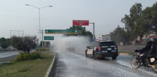Sanitizan calles y espacios públicos en Xoxocotlán