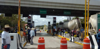 Pobladores toman caseta de Huitzo