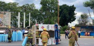 Vuelca camión repartidor de Gas en Santa Lucía