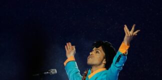 Subastan guitarra de Prince por más de 560 mil dólares