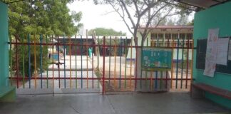 Pide IEEPO a las autoridades escolares evitar cobros por documentación y reuniones