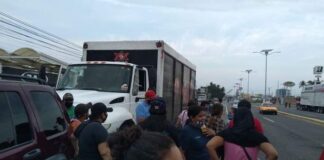 Con protesta, exigen la reapertura de bares y cantinas de Salina Cruz