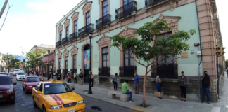 En vísperas del punto crítico por COVID-19, Oaxaca salió a las calles