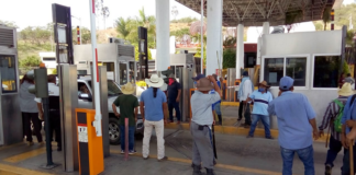 Comuneros de Huitzo toman caseta; piden cooperación “voluntaria”