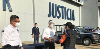 Entrega AMH uniformes a las corporaciones de la SSPO