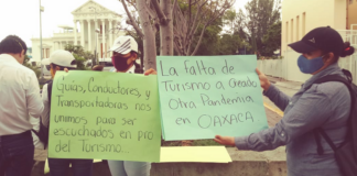 Marcha sector turístico de Oaxaca para exigir recursos económicos