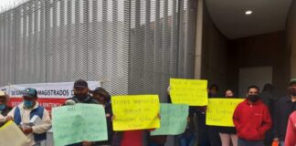 Habitantes de Oaxaca se manifiestan frente al TEPJF