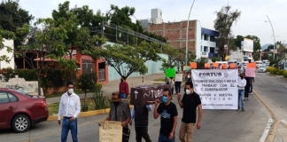 Marchan trabajadores del sector turístico para exigir apoyos económicos