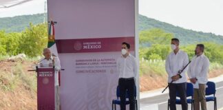 Supervisa AMLO autopista Barranca Larga-Ventanilla, asegura que estará lista para 2020