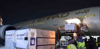 Avión con donativos de Emiratos Árabes repatria a 39 mexicanos