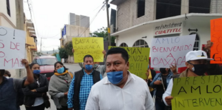 Protestan habitantes de Guelache ante visita de AMLO; piden atención