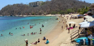 Huatulco reabre sus playas en un 30%