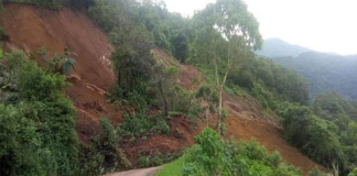 Reportan derrumbes en San Mateo Piñas