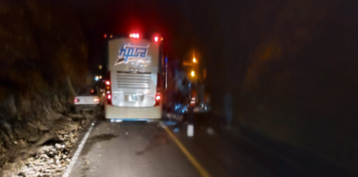Choca tráiler vs autobús en San José de Gracia, Oaxaca