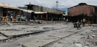 Comerciantes denuncian robos en área incendiada de la central de abasto