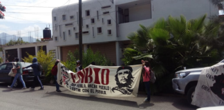 Normalistas de la ENBIO toman oficinas del IEEPO; insisten en examen presencial