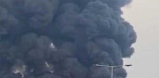 Feroz incendio devora mercado en Emiratos Árabes Unidos