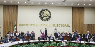 Por anomalías, multa INE a agrupación de Felipe Calderón con $2.7 mdp