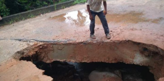 Por lluvias colapsó puente vehicular en Tepetlapa, pobladores piden apoyo