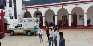 Pobladores de Huayapam retienen a 2 policías estatales