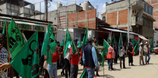 Integrantes del API cierran oficinas de SEMOVI; piden liberación de taxis