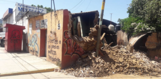 Colapsa barda en el centro histórico