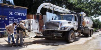 Desazolva SAPAO drenaje sanitario en San Martín Mexicapan