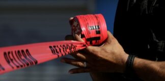 Choque entre policías y normalistas deja varios heridos en Michoacán