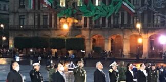 López Obrador iza bandera a media asta por víctimas de sismos