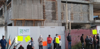 Protestan vecinos de Montoya, piden pare obra en Plaza Bella