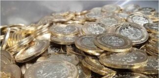 Peso mexicano amplía ganancias tras debate de EU; dólar baja 32 centavos
