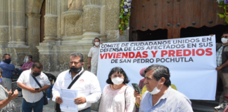 Pobladores de Pochutla exigen pago a la SCT por ampliación de carretera