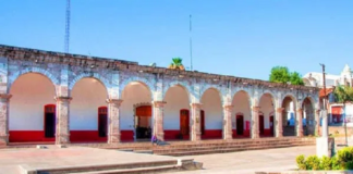 Retienen a presidenta municipal de Tezoatlán de Segura y Luna