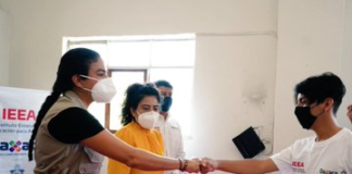 Santa María Atzompa se integra a estrategia educativa para personas adultas del IEEA