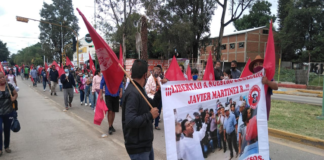 Marchan Artesanos del Frente Popular 14 de junio en demanda de espacios