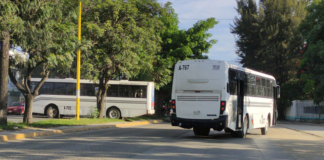Con bloqueos, vecinos de Candiani exigen obras